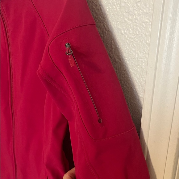 Womens Marmot lightweight shell jacket, red. - Picture 3 of 9